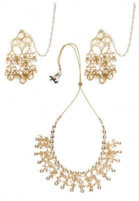 Gold Finish Kundan and 
Pearls Studded Necklace Set